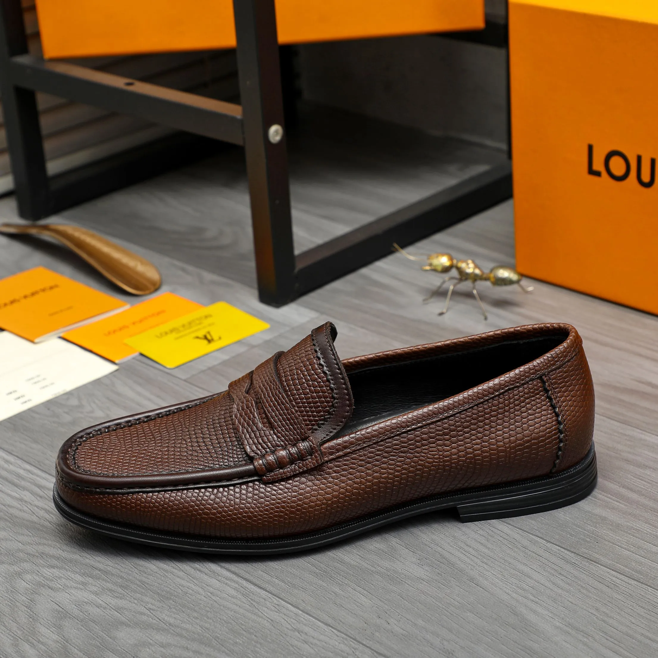 Men's shoes 💰p442 Product trademark: LV (Louis Vuitton) business slip-on leather shoes. Regular size: 38-46 (45.46 is custom-made and non-refundable) Product materials: Selected high-quality grained cowhide upper, cowhide lining, rubber outsole